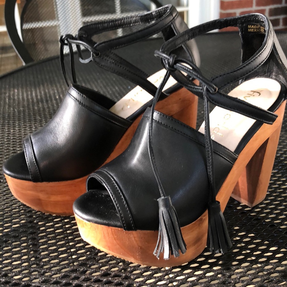 Five Worlds ankle-wrap leather/wood platform heel - Picture 3 of 4